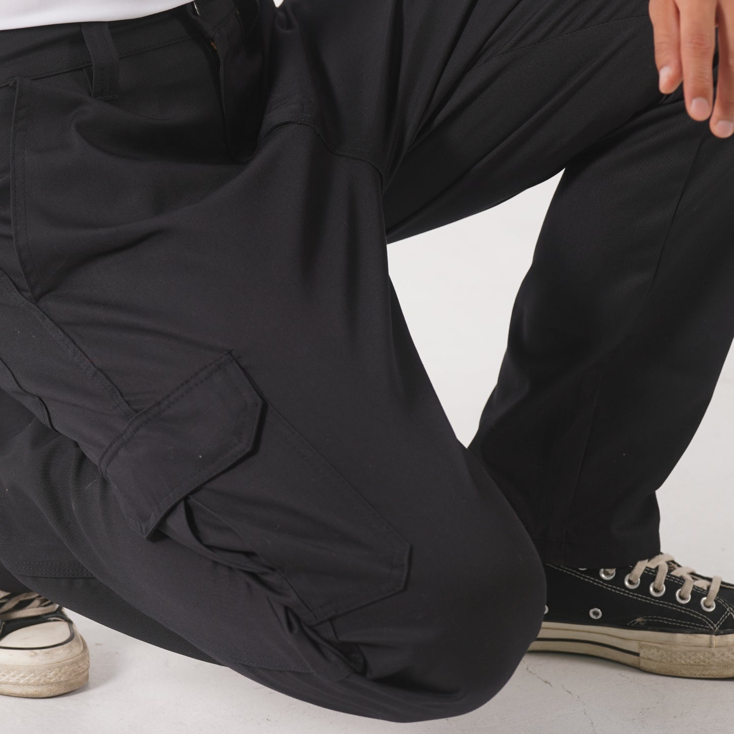 FORJA Cargo Trousers with six pockets in Black | FI-550